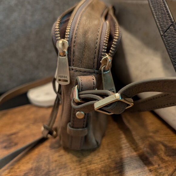 Fossil Crossbody Camera Bag - Picture 3 of 9